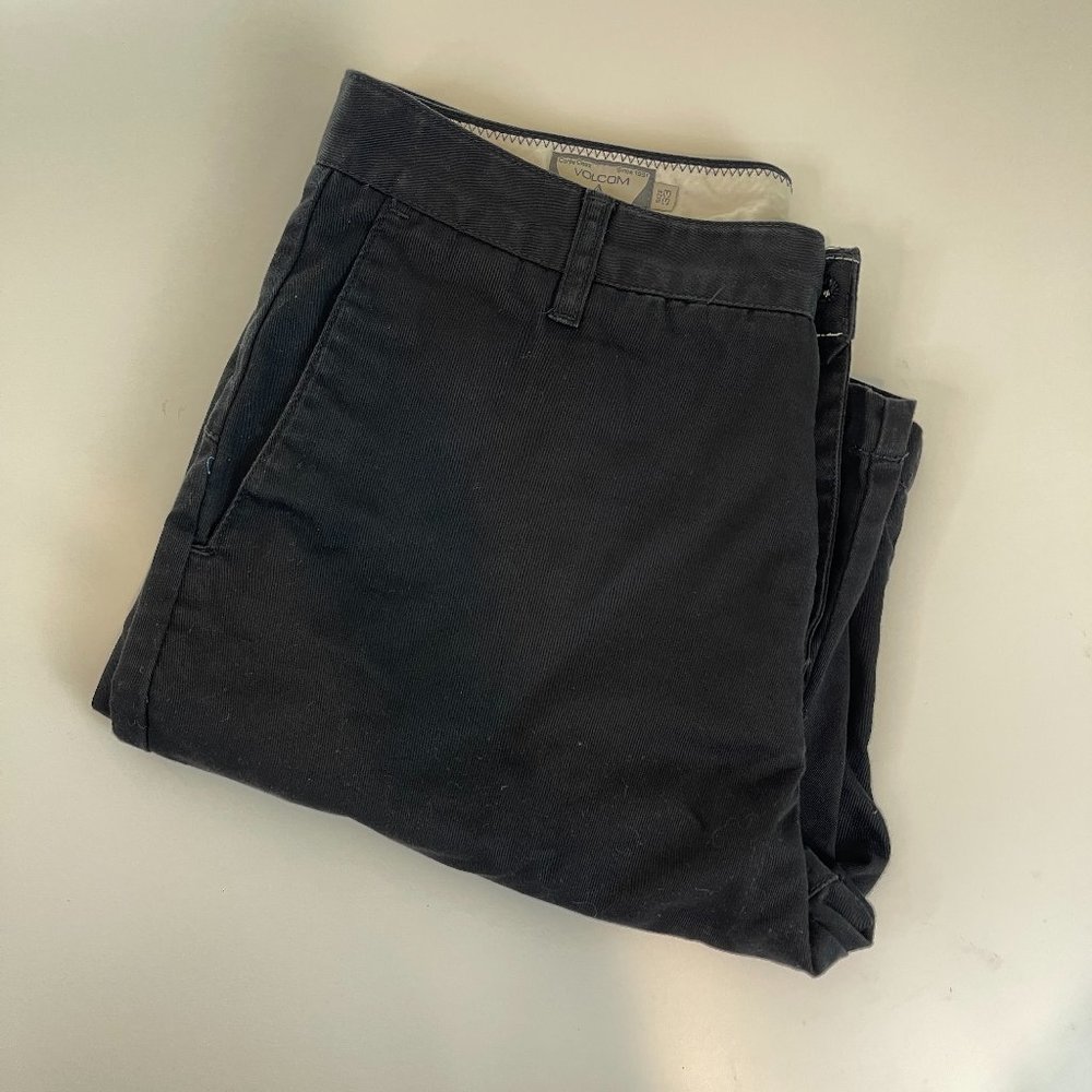 Size 33 Volcom Men's WONTY Short - Black
